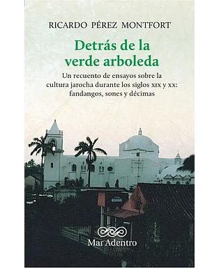 Detrás de la verde arboleda